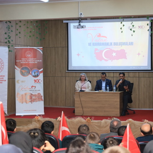 Vatan ve Kahramanlık Buluşmaları Etkinliği Kapsamında, kıymetli Gazilerimiz ve Şehit Yakınlarımız Erzincan Hoca Ahmet Yesevi İmam-Hatip Ortaokulu Öğrencileriyle bir Araya Geldi - fotoğraf 2