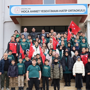 Vatan ve Kahramanlık Buluşmaları Etkinliği Kapsamında, kıymetli Gazilerimiz ve Şehit Yakınlarımız Erzincan Hoca Ahmet Yesevi İmam-Hatip Ortaokulu Öğrencileriyle bir Araya Geldi - fotoğraf 1