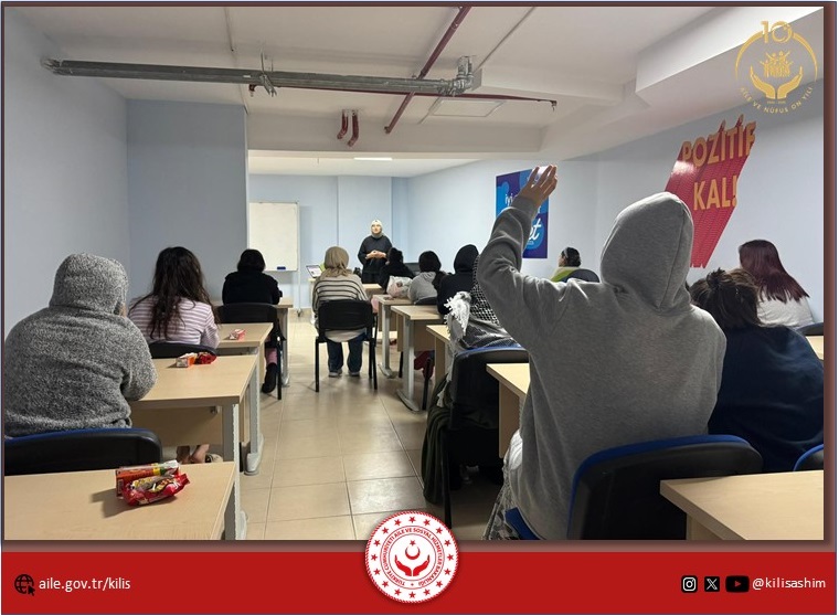 Mercidabık Kredi Yurtlar Kurumunda kalan üniversite öğrencilerine yönelik evlilik öncesi eğitim programı gerçekleştirildi. Eğitim kapsamında; sağlıklı iletişim, evlilikte uyum, aile içi roller ve karşılıklı anlayışın önemi gibi konular ele alındı. Gençlerin evlilik sürecine bilinçli ve sağlıklı bir bakış açısıyla hazırlanmasını amaçlayan program, öğrencilerin katılımı ve ilgisiyle tamamlandı.