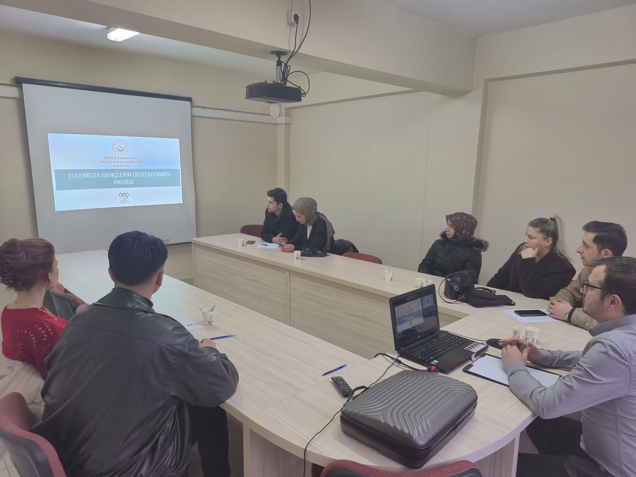 Bağlı kuruluşumuz İskilip Sosyal Hizmet Merkezinde görevli AEP (Aile Eğitim Programı) Eğiticisi Mesut Kula tarafından, evlilik hazırlığında olan çiftlere yönelik “Evlilik Öncesi Eğitimi” gerçekleştirilmiştir