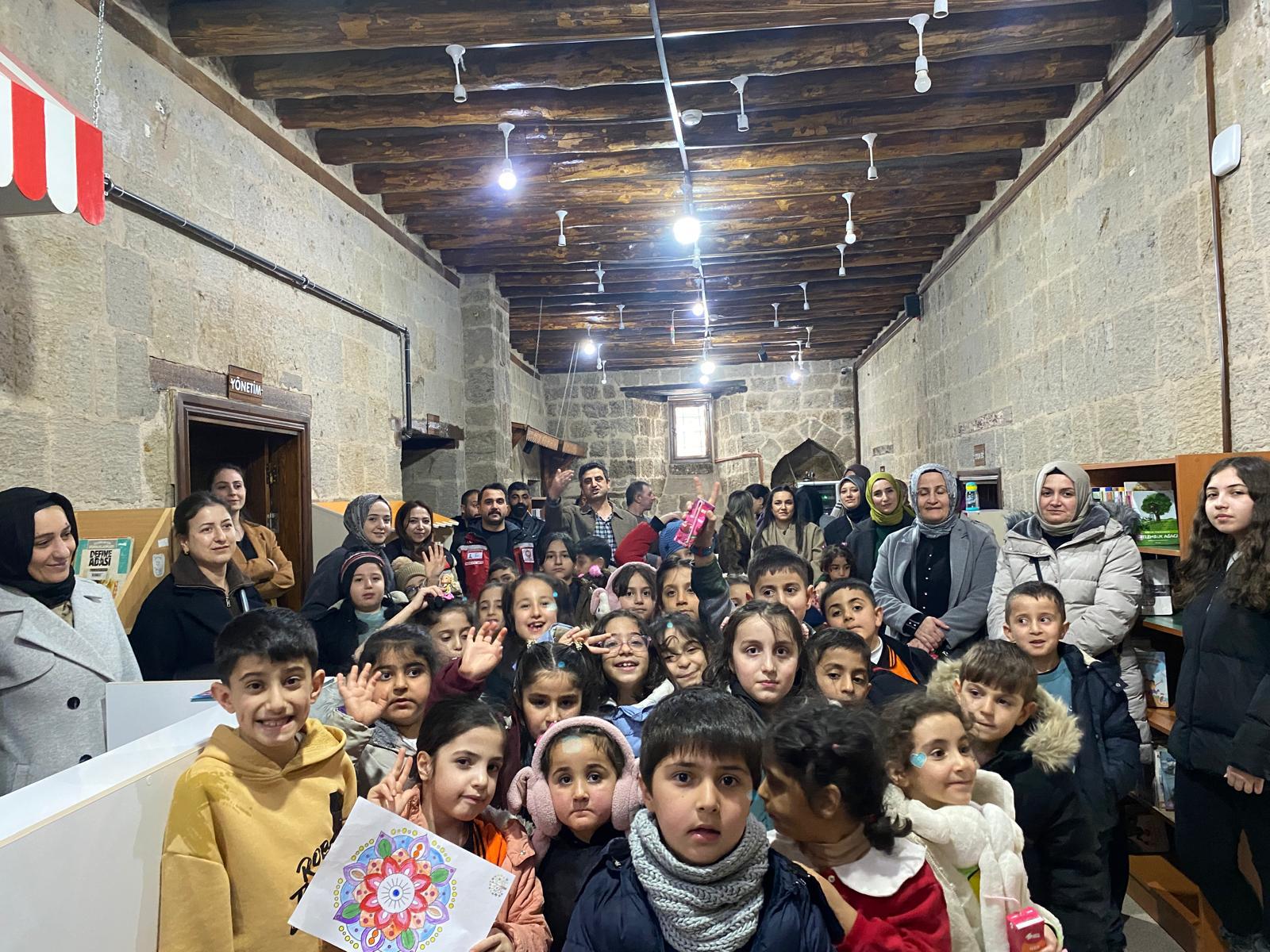 Bitlis Ailece Kitap Okuyor Projesi devam ediyor