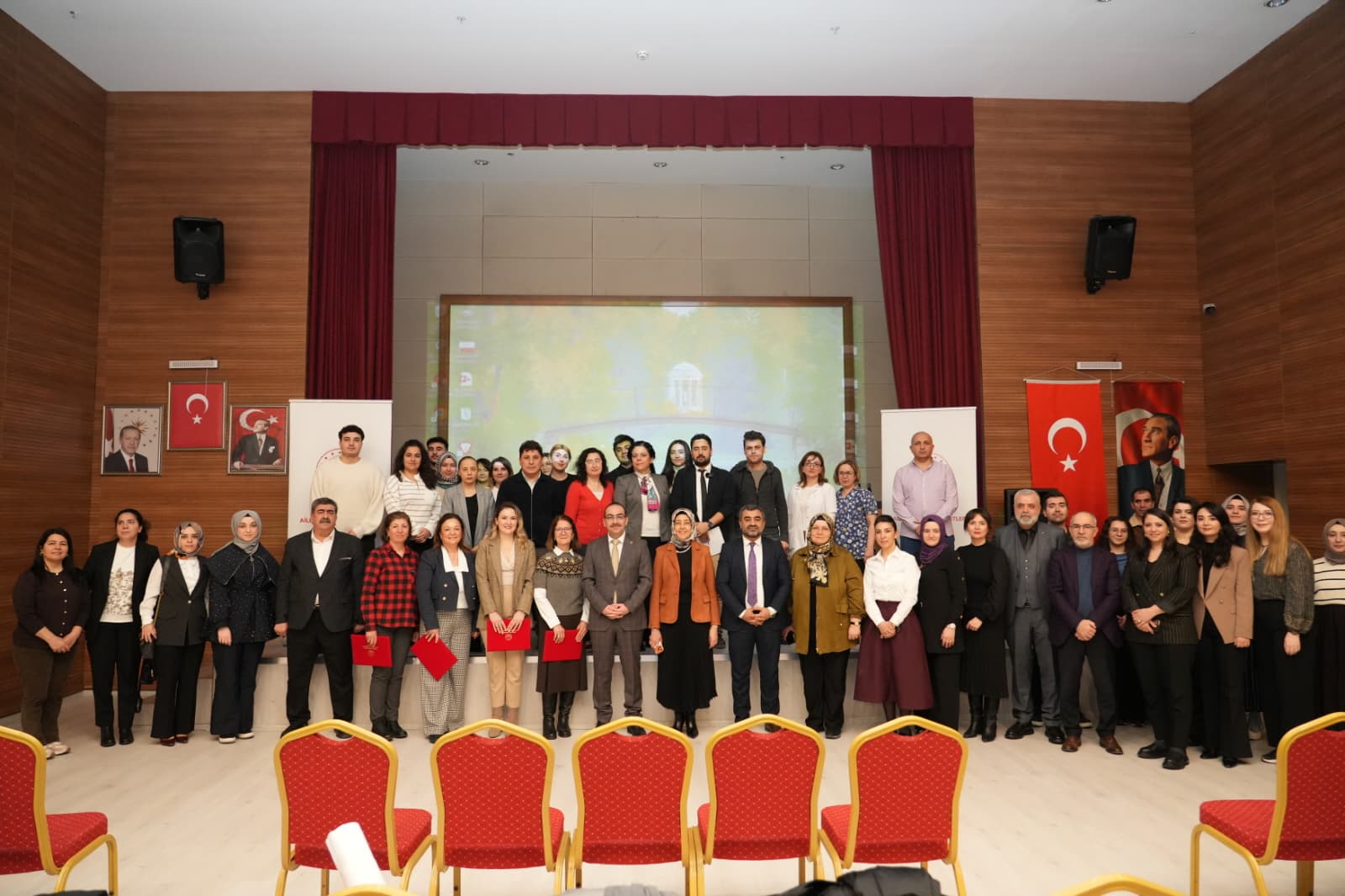 “Yaşlılığa Çok Yönlü Bakış” Paneli Gerçekleştirildi