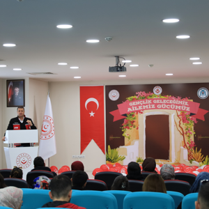 “Gençlik Geleceğimiz, Ailemiz Gücümüz” Bakanlığımız Himayesinde İl Müdürlüğümüz Koordinesinde “Evlenecek Gençlerin Desteklenmesi Projesi”nden Yararlanan Yeni Evli Çiftlerimizle “Aile Buluşmaları” Programında bir Araya Geldik. - fotoğraf 2