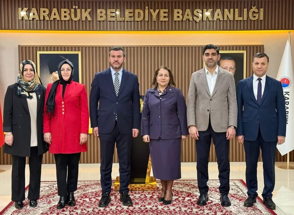 Sayın Sevim Sayım Madak Karabük Belediye Başkanımız Sayın Özkan Çetinkayayı Makamında Ziyaret Etti