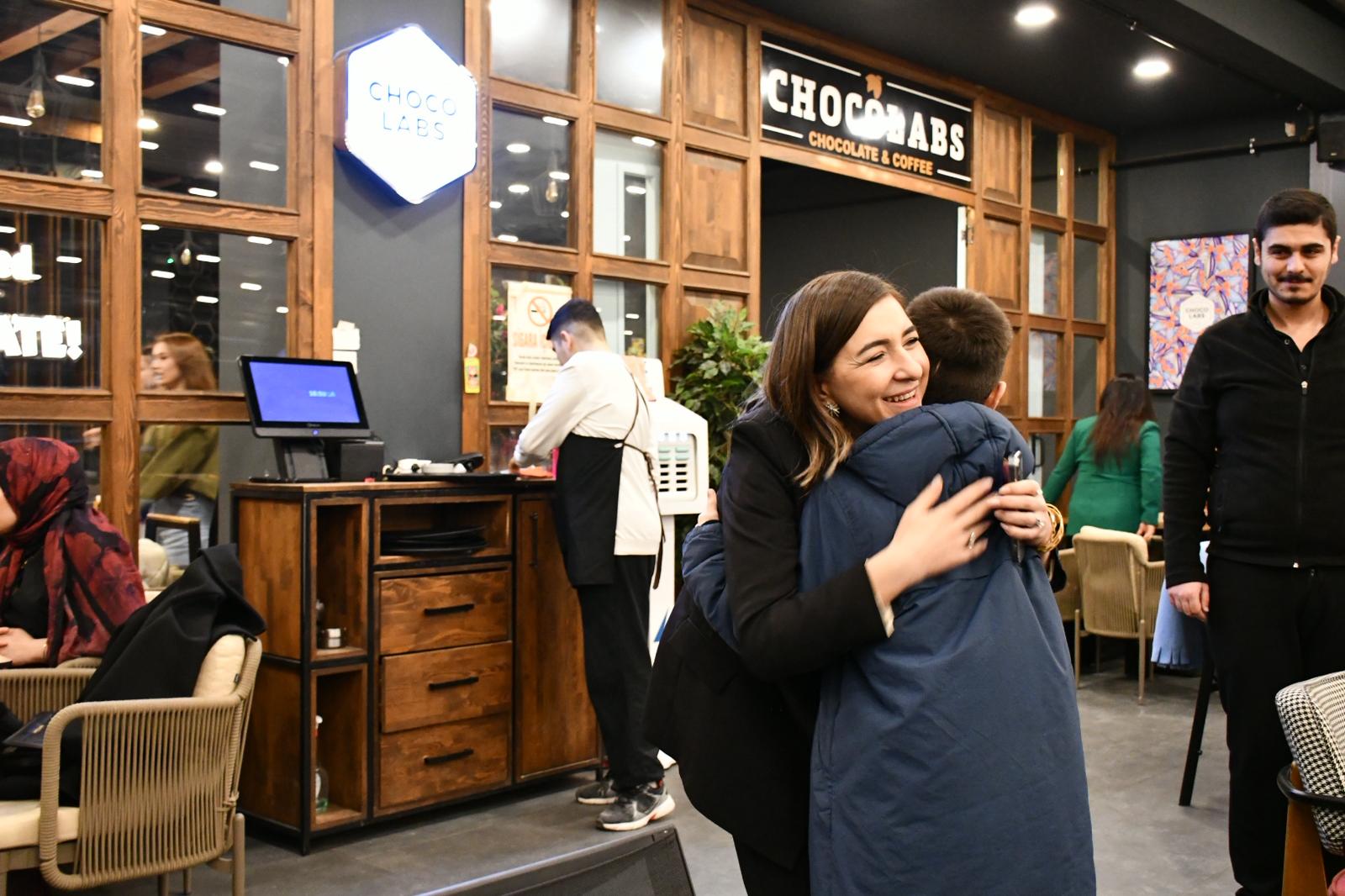 İl Müdürümüz Sayın Çiğdem AÇIKYILDIZ KAZEL, kuruluşlarımızda kalan ve eğitim hayatlarında başarı gösteren çocuklarımızla bir araya geldi.