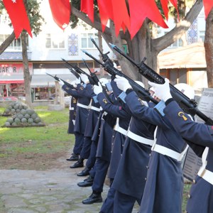 30 Kasım Sinop Deniz Şehitlerini Anma Programı Deniz Şehitliğine Çelenklerin Sunulmasıyla Başladı - fotoğraf 6