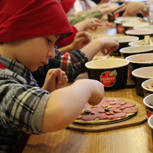 Koruyucu Aile Yanında Büyüyen Kıymetli Yavrularımızla Harika bir Pizza Yapım Etkinliğinde bir Araya Geldik. - fotoğraf 3
