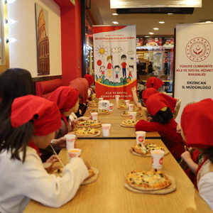 Koruyucu Aile Yanında Büyüyen Kıymetli Yavrularımızla Harika bir Pizza Yapım Etkinliğinde bir Araya Geldik. - fotoğraf 6