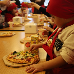 Koruyucu Aile Yanında Büyüyen Kıymetli Yavrularımızla Harika bir Pizza Yapım Etkinliğinde bir Araya Geldik. - fotoğraf 8