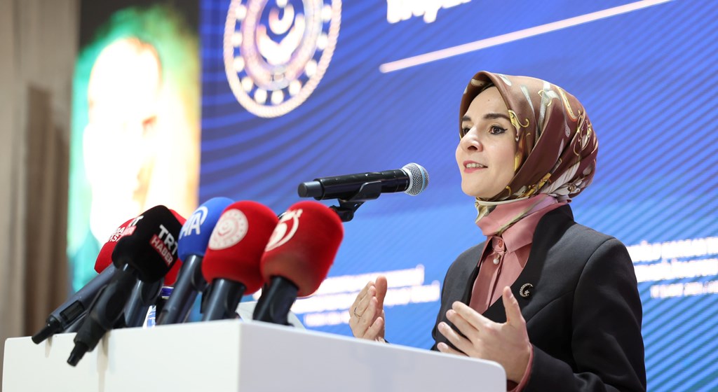  Aile ve Sosyal Hizmetler Bakanımız Göktaş, Adana'da huzurevi açılışında konuştu: