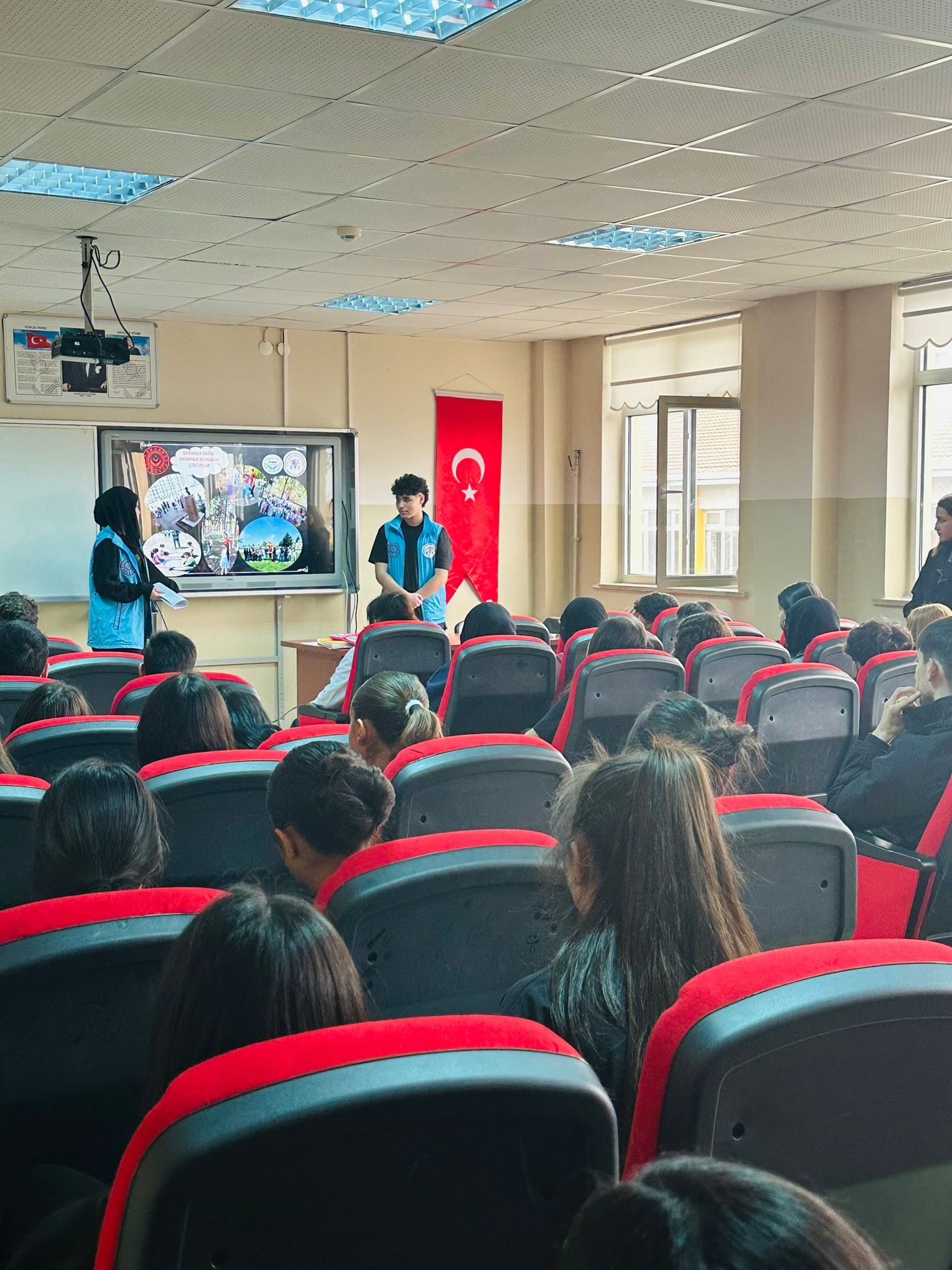 Gençler Dijital Dünyada Haklarının Farkında