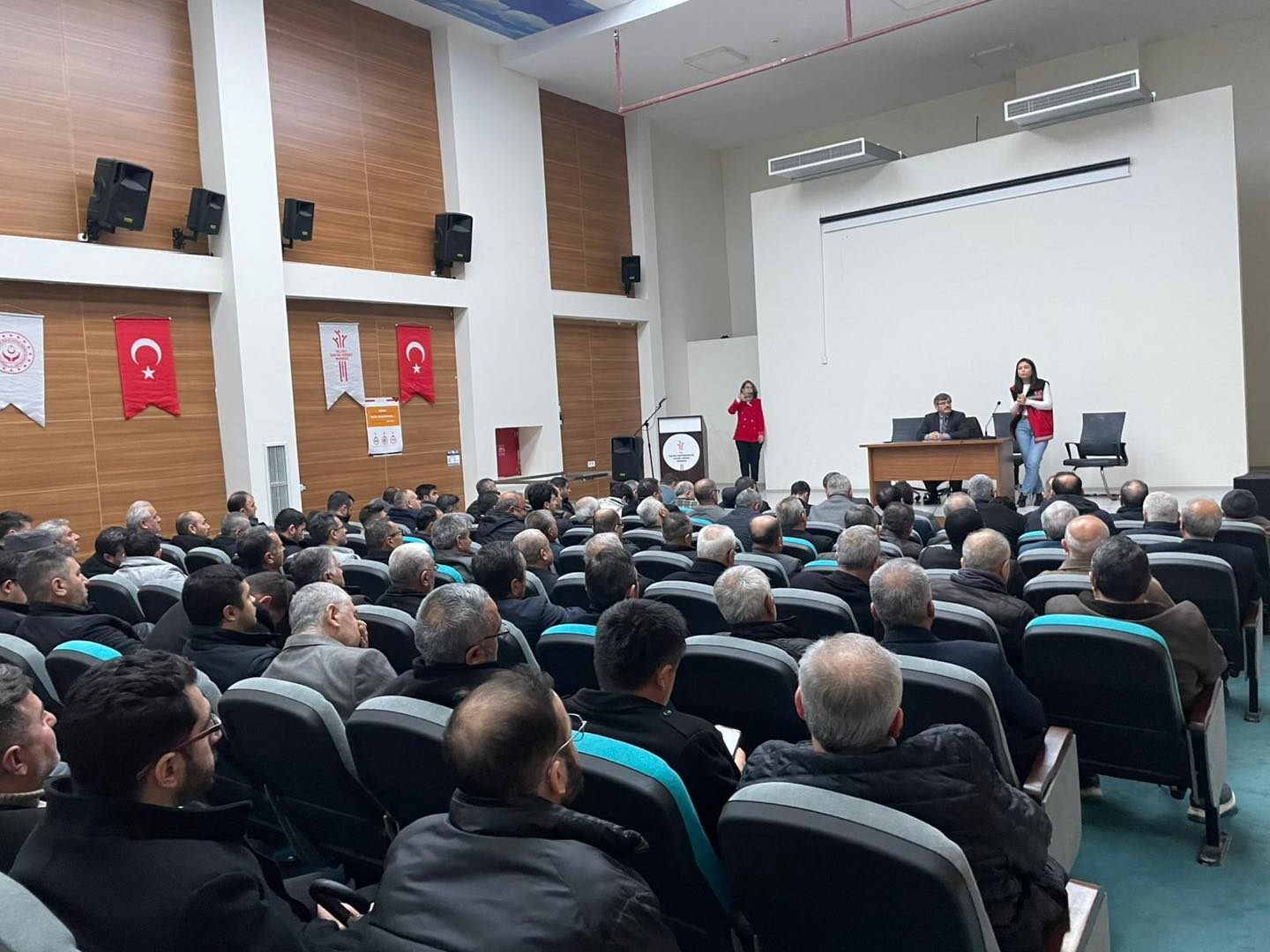 Salihli’de Müftülük Personeline “Aile Hayatının Korunması” Eğitimi Verildi