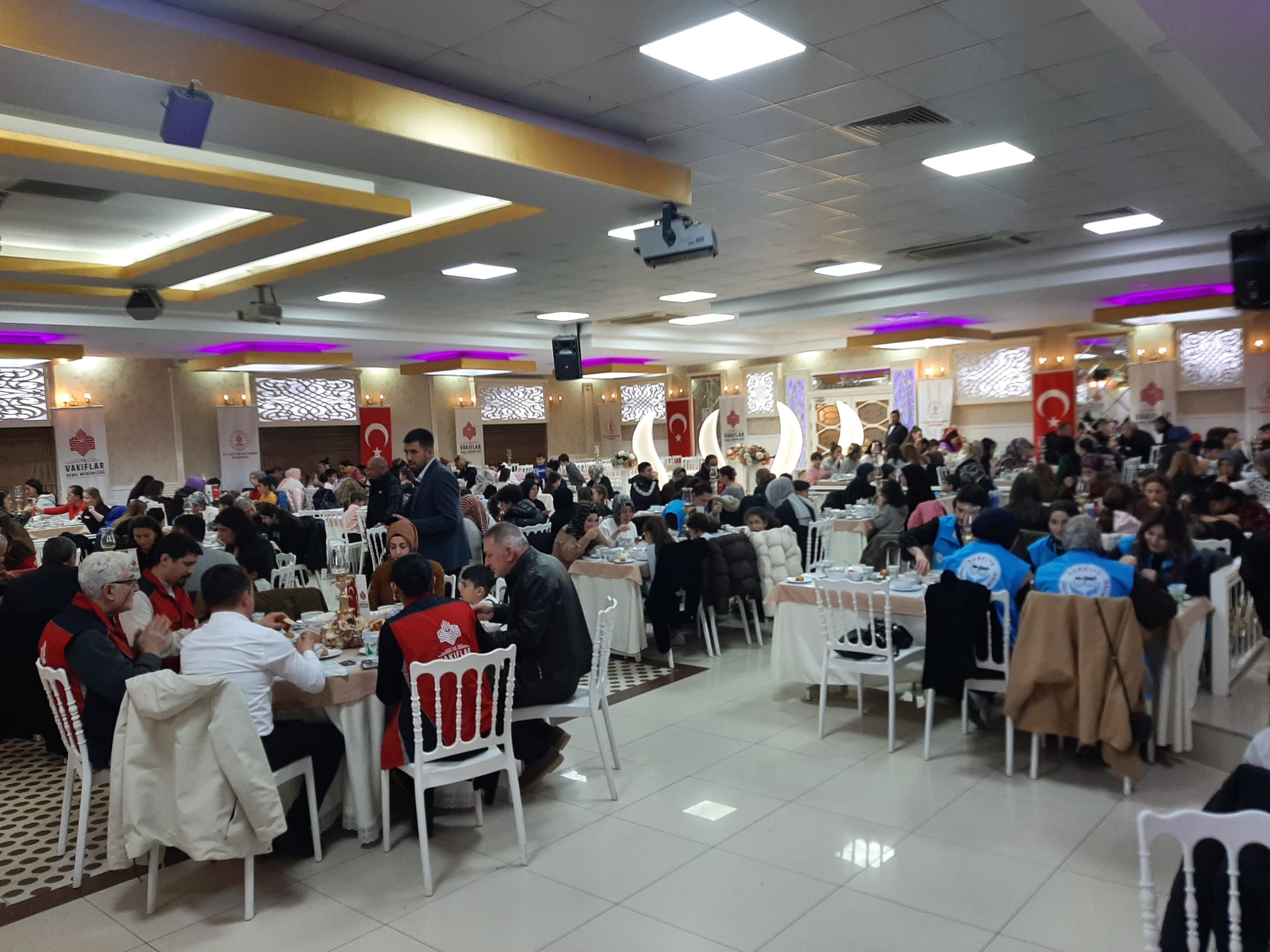 Ramazan’ın İlk İftarında Çocuklar ve Aileleri Aynı Sofrada Buluştu