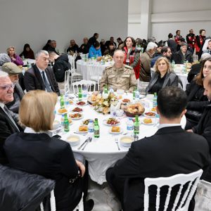 “Büyük Aile Sofrası” temalı iftar programında; kıymetli şehit ailelerimiz, değerli gazilerimiz ve aileleriyle Ramazan ayının ilk iftarını birlikte açtık. - fotoğraf 3