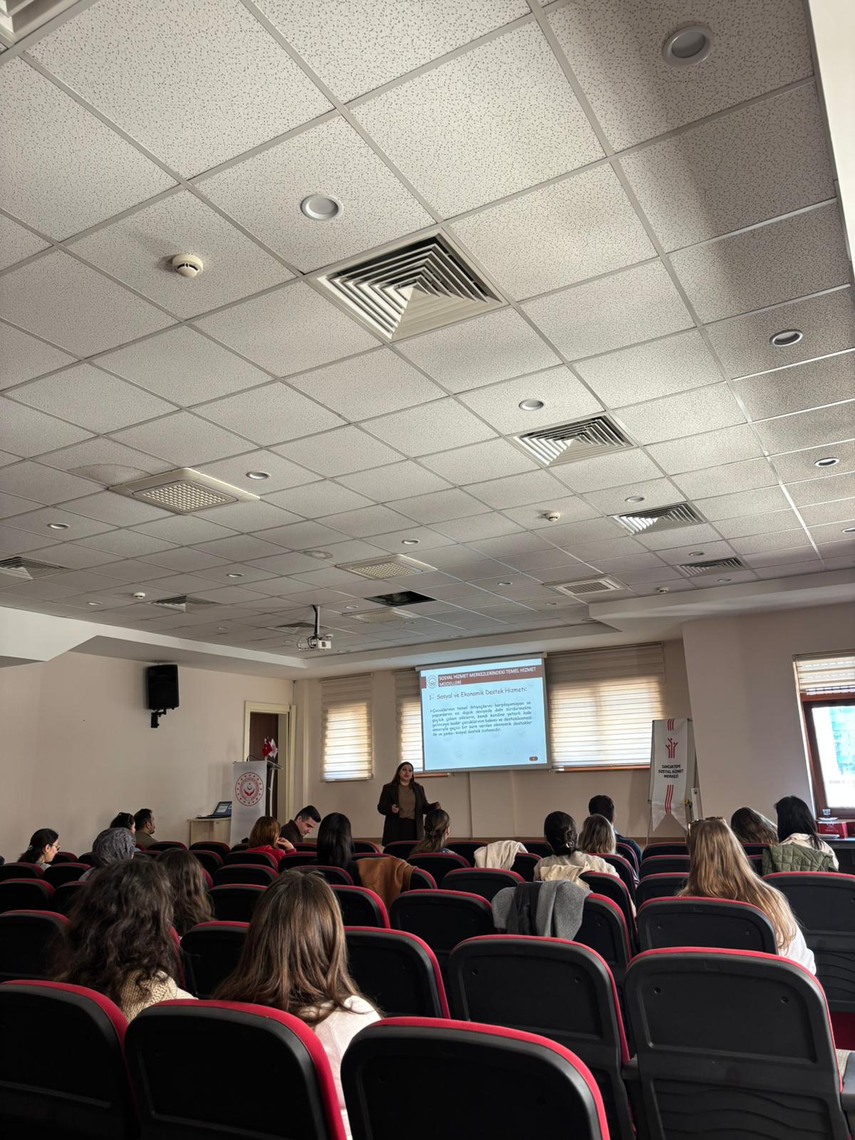 İl Müdürlüğümüze Bağlı Sosyal Hizmet Merkezlerimizce Aile Eğitim Programı Kapsamındaki Eğitimler Düzenli Olarak Devam Ediyor