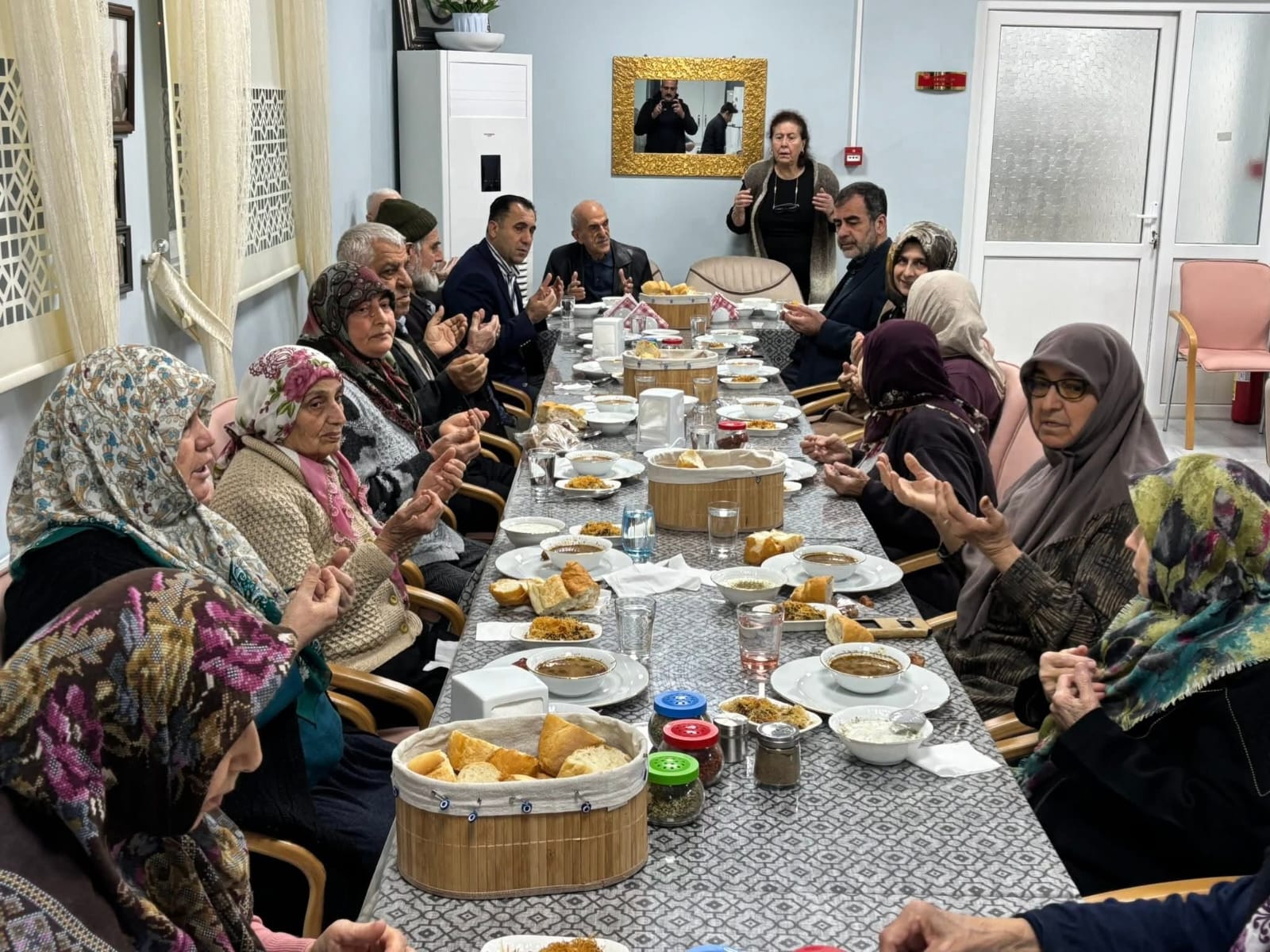 Aymelek Gündüzlü Yaşlı Bakım Merkezinde Kıymetli Büyüklerimiz ve Asırlık Çınarlarımızla İftar Programımız