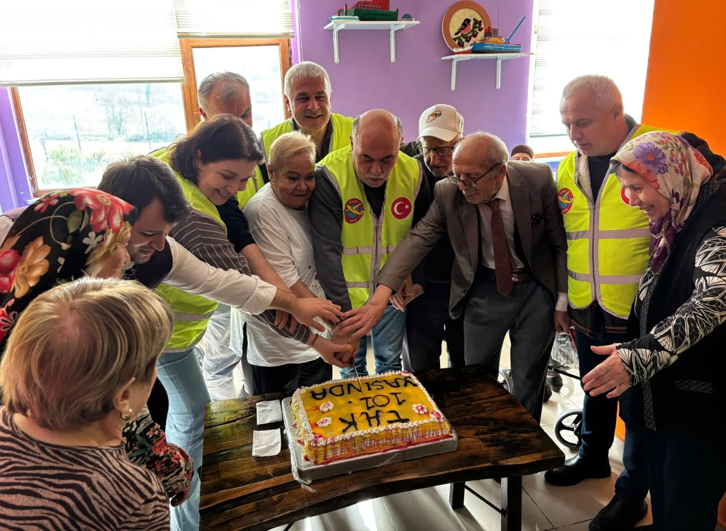 Türk Hava Kurumu’nun 101. Kuruluş Yıldönümü Huzurevi Sakinleriyle Kutlandı