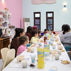 İl Müdürümüz Sayın Serdar Demirci Çocuk Evleri Sitesi Müdürlüğünde Kalan Kıymetli Yavrularımızla Birlikte Aynı Sofrada İftar Açtı. - fotoğraf 2