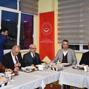 Hasan Öztimur Huzurevi’nde Ramazan’ın Bereketi Aynı Sofrada Paylaşıldı - fotoğraf 4