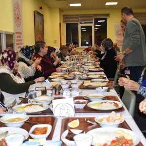 Hasan Öztimur Huzurevi’nde Ramazan’ın Bereketi Aynı Sofrada Paylaşıldı - fotoğraf 8