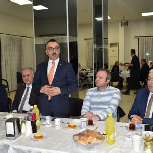 İnegöl Fatma Göztepe Huzurevi’nde Ramazan’ın Manevi İklimi Aynı Sofrada Paylaşıldı - fotoğraf 2