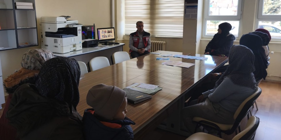 "Değerlerin Edinilmesinde Ailenin Rolü" ve "Teknoloji Bağımlılığı" konularında eğitim verilmiştir.