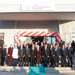 Bakanımız Sayın Mahinur Özdemir Göktaş tarafından, İl Müdürlüğü ve Edremit Sosyal Hizmet Merkezi binasının açışı gerçekleştirildi. - fotoğraf 3