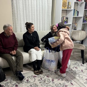 Aziz şehitlerimizin kıymetli yakınlarıyla iftar sofrasındayız. - fotoğraf 4