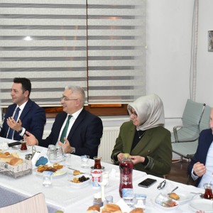 Dr. Rüştü Burlu Çocuk Evleri Sitesi’nde Ramazan’ın Bereketi Aynı Sofrada Paylaşıldı - fotoğraf 3