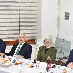 Dr. Rüştü Burlu Çocuk Evleri Sitesi’nde Ramazan’ın Bereketi Aynı Sofrada Paylaşıldı - fotoğraf 1