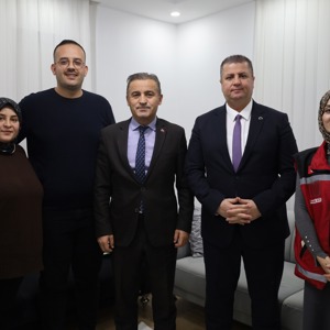 Sosyal Uyum Daire Başkanı Sayın Nevzat Özer, İl Müdürümüz Sayın Serdar Demirci ile Birlikte, Evlenecek Gençlerin Desteklenmesi Projesi Kapsamında Kredi Desteği Alan Ulubaş Çiftimizi Evlerinde Ziyaret Ederek Sayın Bakanımızın Selamlarını İletti. - fotoğraf 1