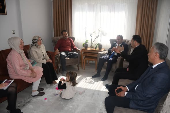 Cocuk Hizmetleri Genel Mudurlugu Rehberlik ve Toplumsal Destek Hizmetleri Daire Baskani Sayin Ayse Turkay Aydemir ve Personel Genel Mudurlugu Daire Baskani Sayin Mustafa Simsek ile birlikte, Koruyucu Aile Ziyareti