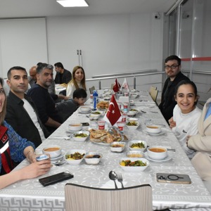 Gönül Sofrasından Geleceğin Yol Haritasına: Roman Vatandaşlarımız İçin El Ele - fotoğraf 8