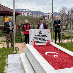 İl Müdürümüz Sayın Ender YANIK’tan Şehidimizin Kabrine Ziyaret - fotoğraf 1