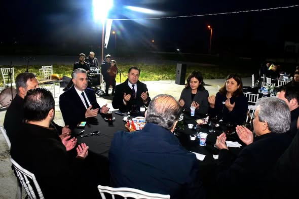 Sevgiyle Aşan Yürekler, Bereketle Buluşan Sofralar… Aysu Bakım Merkezi’nde kıymetli engelli bireylerimiz ve değerli aileleriyle birlikte iftar sofrasında bir araya geldik.