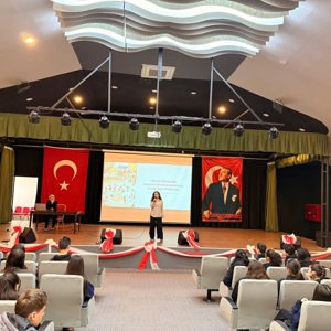 İl Müdürlüğümüz ve Balıkesir Emniyet Müdürlüğü İş Birliğiyle Gençlere Yönelik "Siberay" Eğitimi Gerçekleştirildi - fotoğraf 3