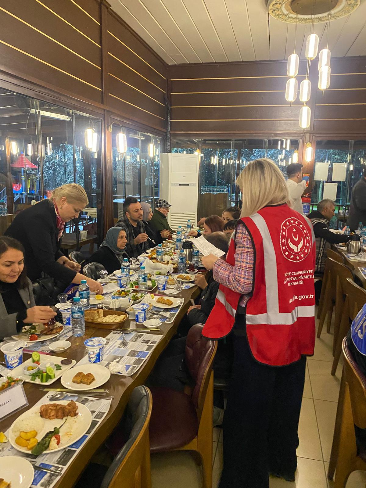 “Büyük Aile Sofraları” Programı Kapsamında Roman Vatandaşlarımızla İftar Programları Düzenlendi
