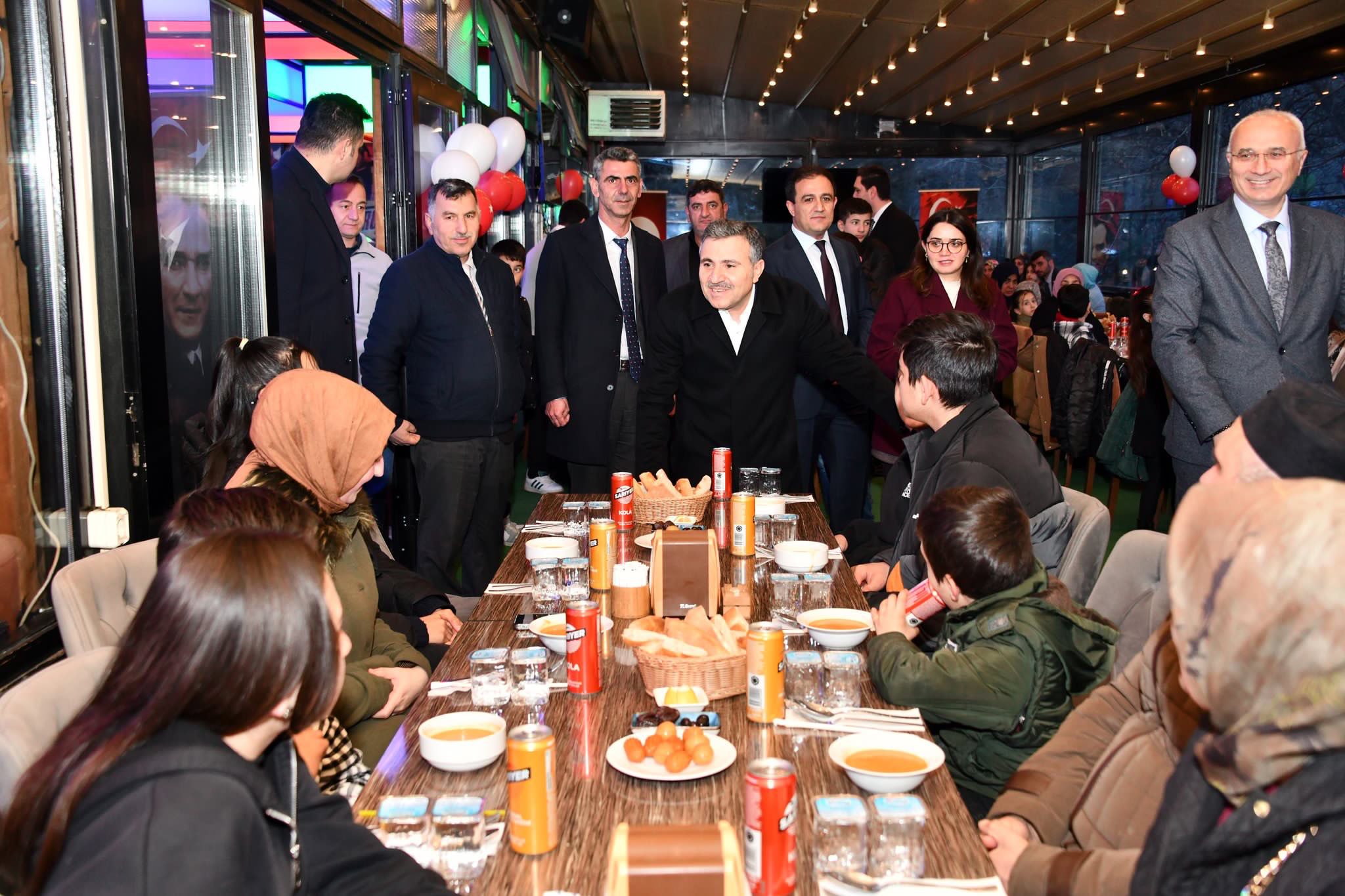 Ramazan ayının 15. günü vesilesiyle düzenlenen iftar programında, ailelerimiz ve evlatlarımızla bir araya geldik!