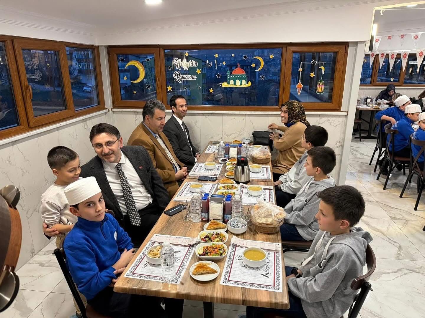 Müdürlüğümüzden Ekonomik Destek Alan Ailelerimiz ile Birlikte İftar Yemeğinde Buluştuk.