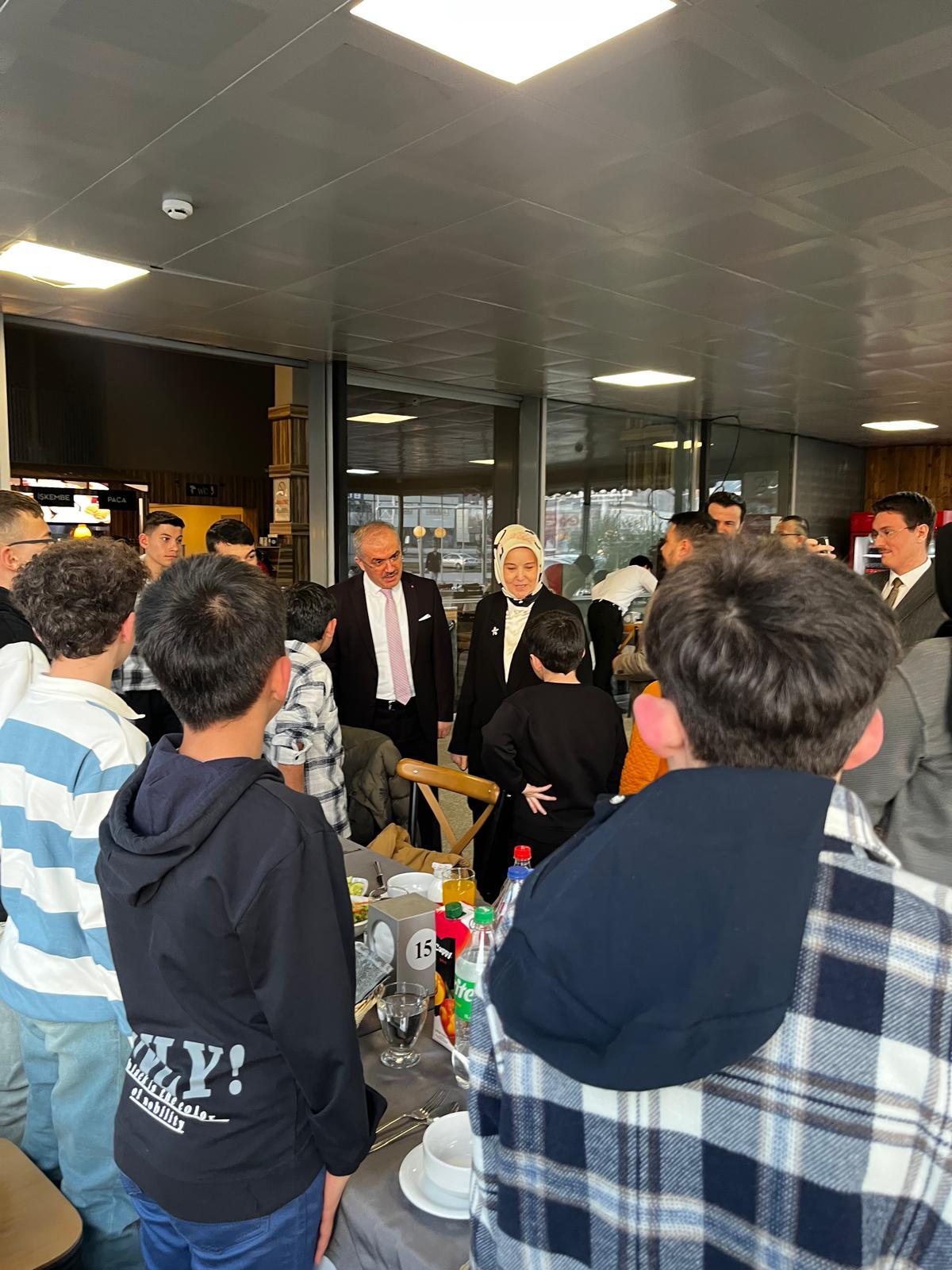 Bakan Yardımcımız Sayın Leman Yenigün Kıymetli Evlatlarımızla İftar Programında Bir Arada 