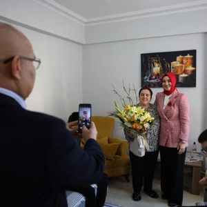 Valimiz  Sayın Mustafa KOÇ’tan 8 Mart Dünya Kadınlar Gününde AKÇAY Ailesine Ziyare - fotoğraf 1