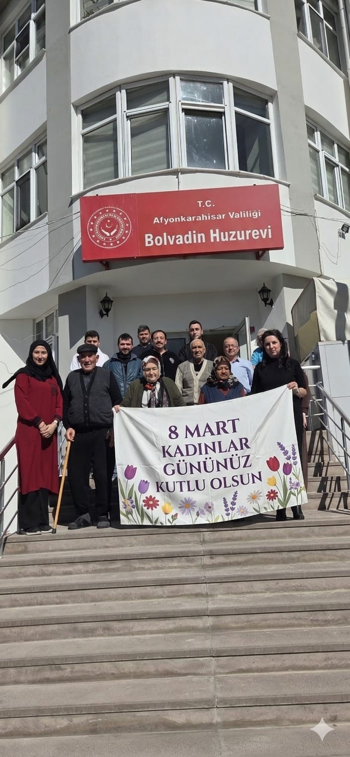 Bolvadin Huzurevi ''Gelecekteki Kadına Mesaj'' Pankartlarıyla 8 Mart Dünya Kadınlar Gününü Kutladı