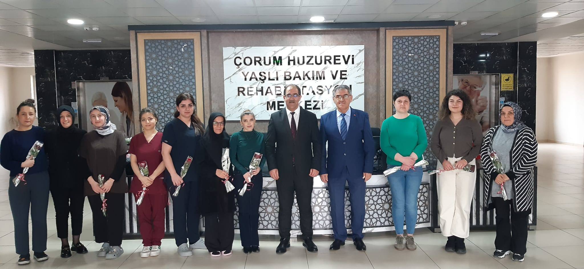  Çorum Huzurevi Yaşlı Bakım ve Rehabilitasyon Merkezi’nde kalmakta olan kıymetli ulu çınarlarımıza ve fedakâr kadın personelimize karanfil takdim ederek 8 Mart Dünya Kadınlar Günü’nü kutladık