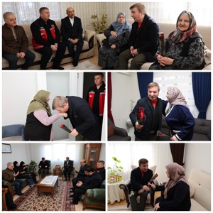 Valimiz Sayın Hamza Aydoğdu, İl Müdürümüz Sayın Serdar Demirci ve il Protokolü ile Birlikte 8 Mart Dünya Kadınlar Günü Münasebetiyle Aziz Şehitlerimizin Kıymetli Annelerini Evlerinde Ziyaret Etti. - fotoğraf 2