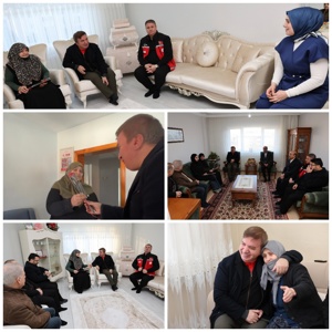 Valimiz Sayın Hamza Aydoğdu, İl Müdürümüz Sayın Serdar Demirci ve il Protokolü ile Birlikte 8 Mart Dünya Kadınlar Günü Münasebetiyle Aziz Şehitlerimizin Kıymetli Annelerini Evlerinde Ziyaret Etti. - fotoğraf 4
