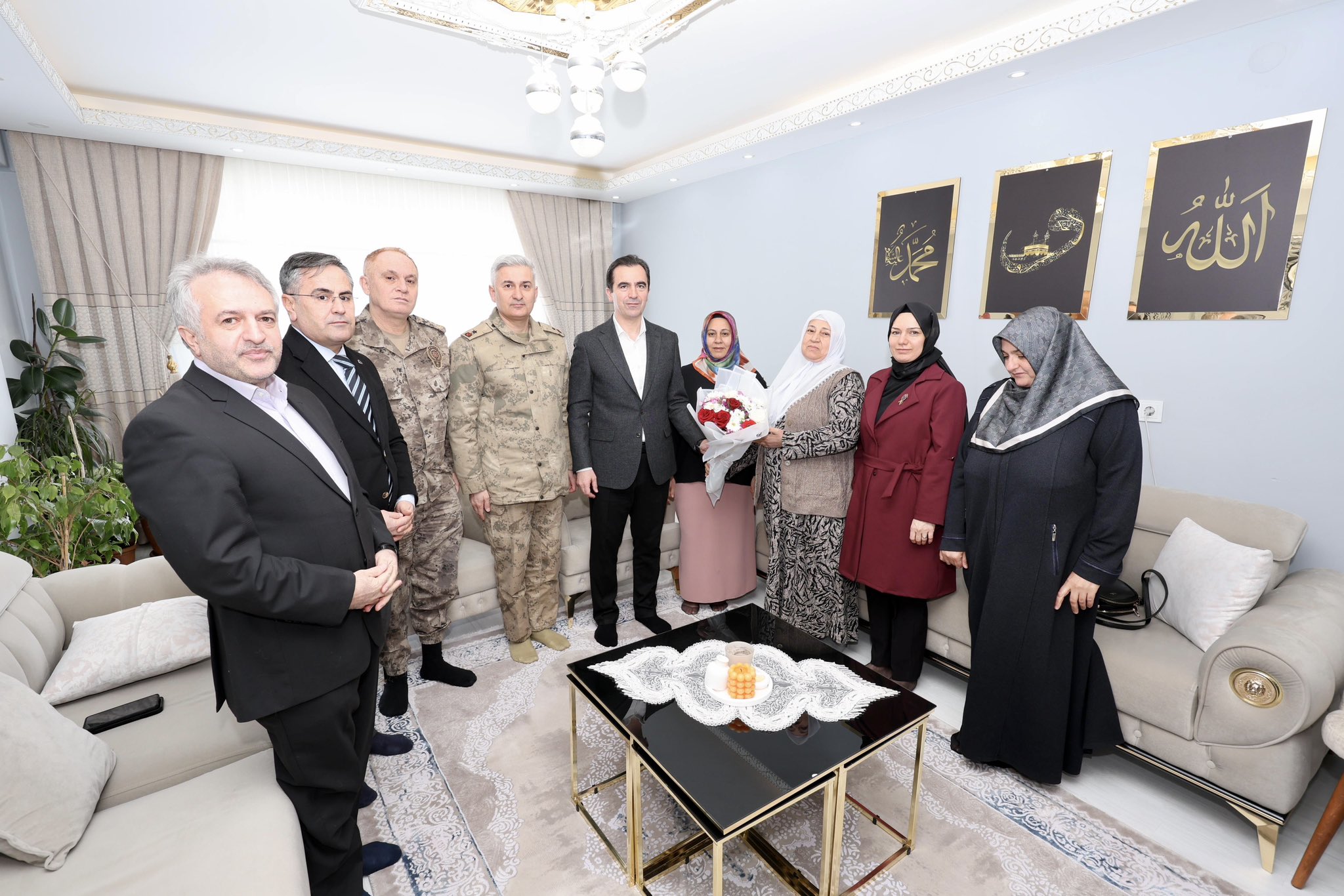 8 Mart Dünya Kadınlar Gününde aziz şehidimiz Güvenlik Korucusu İskan Akyüz’ün kıymetli eşi ve ailesini ziyaret edildi