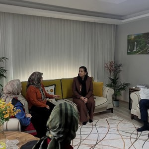 Valimiz Sayın İsmail USTAOĞLU ve İl Müdürümüz Sayın Emine BÖÇKÜN, Şehidimiz Osman KÖSEOĞLU’nun Ailesini Ziyaret Ederek Kadınlar Günü’nü Tebrik Etti - fotoğraf 5