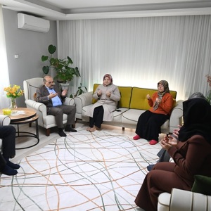 Valimiz Sayın İsmail USTAOĞLU ve İl Müdürümüz Sayın Emine BÖÇKÜN, Şehidimiz Osman KÖSEOĞLU’nun Ailesini Ziyaret Ederek Kadınlar Günü’nü Tebrik Etti - fotoğraf 2