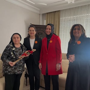 Bakanlığımız Daire Başkanları ve İl Müdürümüzden, Şehidimiz Sadi KARAMAN’ın Kıymetli Annesine 8 Mart Ziyareti - fotoğraf 2