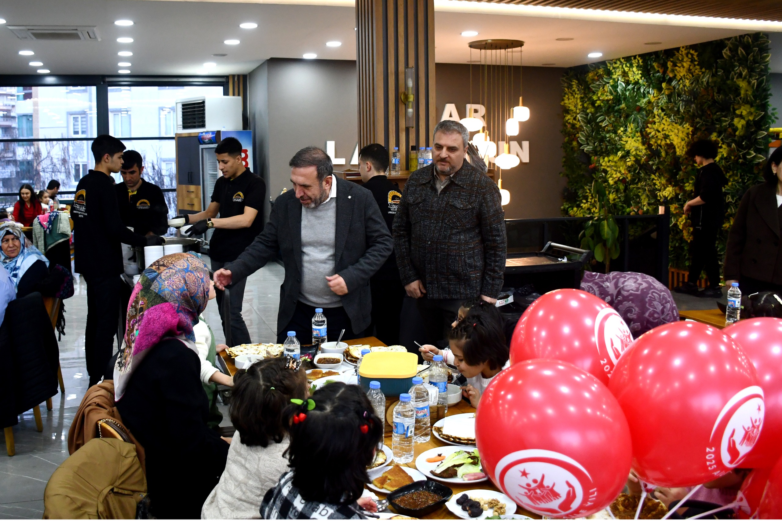 Ramazan’ın Bereketi Büyük Aile Sofrasında Paylaşıldı